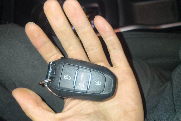 Used Peugeot 2008 2014 1.6L Automatic Navigation Edition Vehicle Key