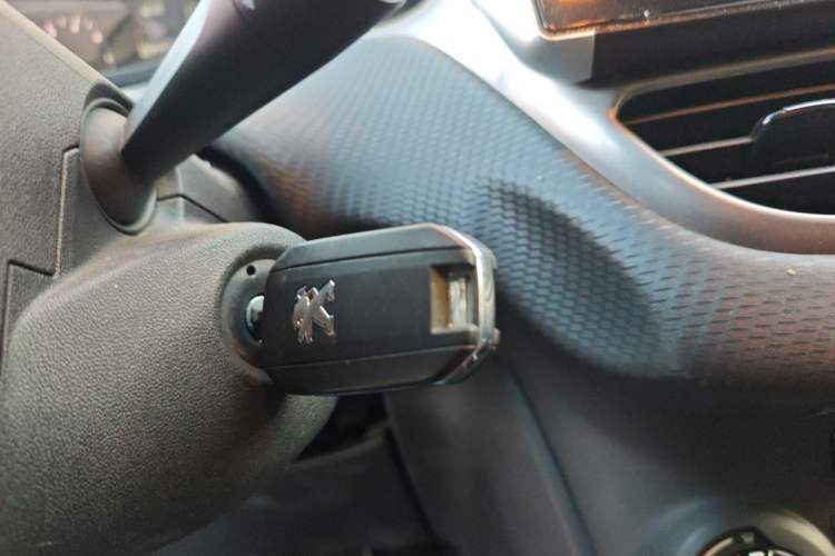 Used Peugeot 2008 2014 1.6L Manual Trend Edition Vehicle Key