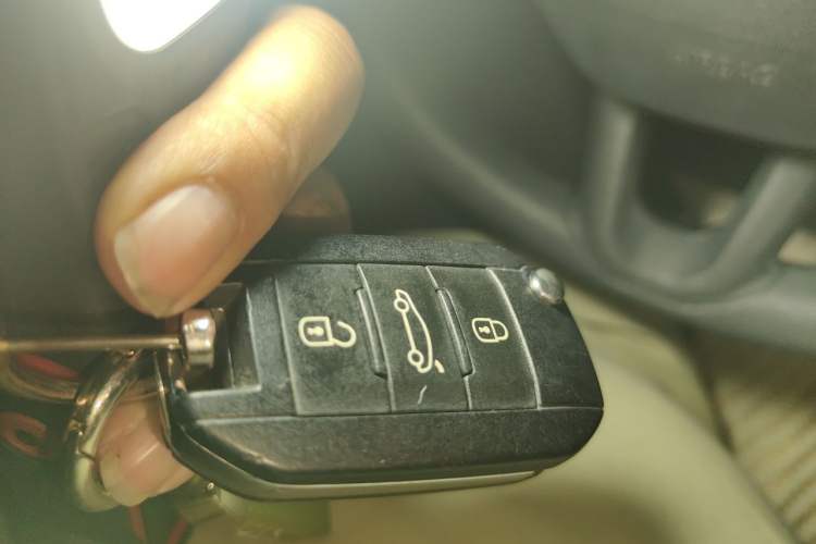 Used Peugeot 2008 2014 1.6L Manual Fashion Edition Vehicle Key