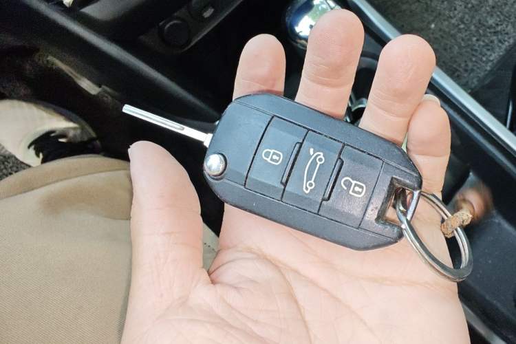 Used Peugeot 2008 2014 1.6L Automatic Excellence Edition Vehicle Key