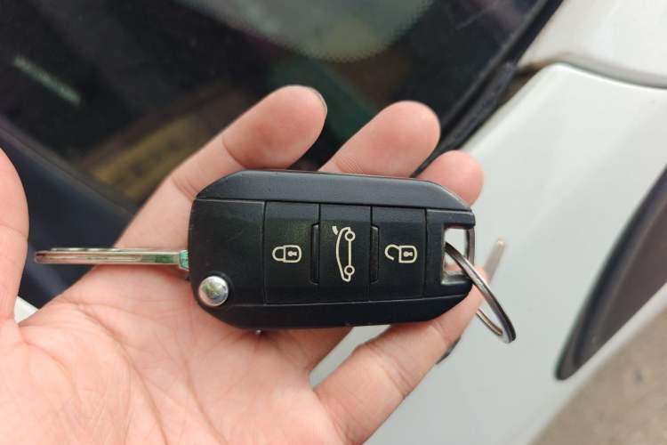 Used Peugeot 2008 2014 1.6L Automatic Fashion Edition Vehicle Key