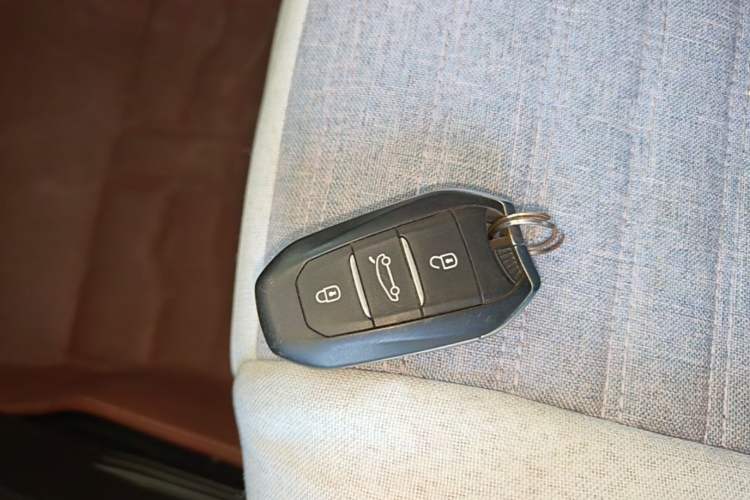 Used Peugeot 2008 2014 1.6L Automatic Navigation Edition Vehicle Key