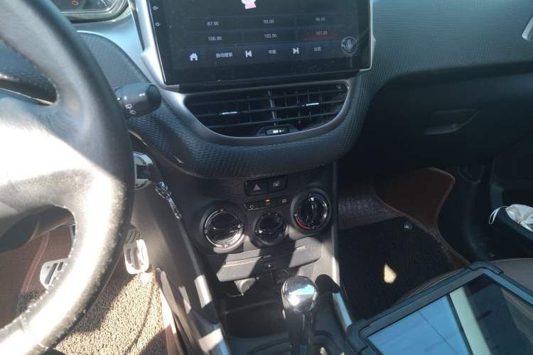 Used Peugeot 2008 2015 1.6L Automatic Playcool Edition Audio And AC Panel
