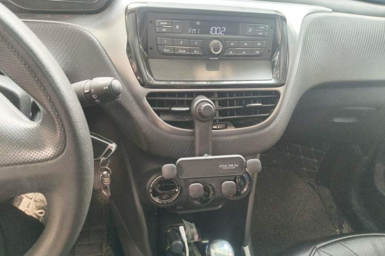 Used Peugeot 2008 2015 1.6L Automatic Playcool Edition Audio And AC Panel