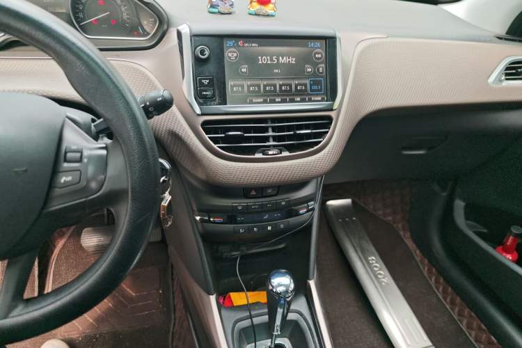 Used Peugeot 2008 2015 1.6L Automatic Playcool Edition Audio And AC Panel