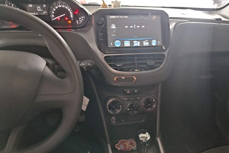 Used Peugeot 2008 2015 1.6L Automatic Playcool Edition Audio And AC Panel