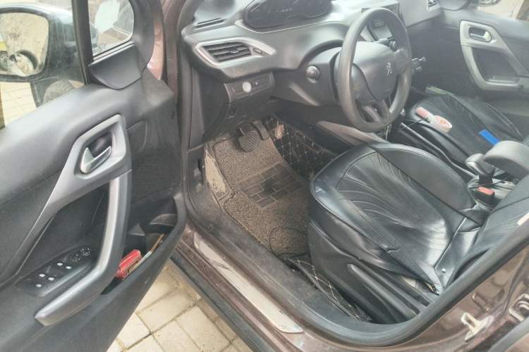 Used Peugeot 2008 2015 1.6L Automatic Playcool Edition Driver Seat