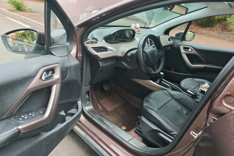 Used Peugeot 2008 2015 1.6L Automatic Playcool Edition Driver Seat