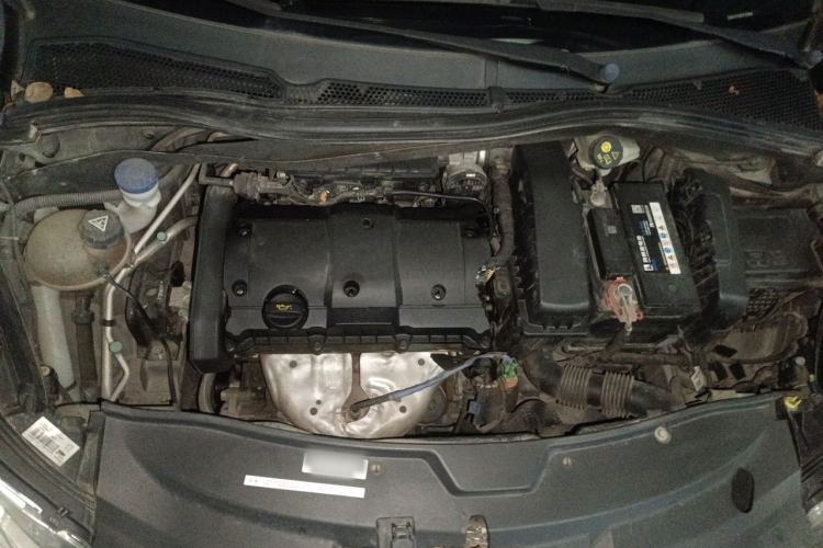 Used Peugeot 2008 2015 1.6L Automatic Playcool Edition Engine Bay