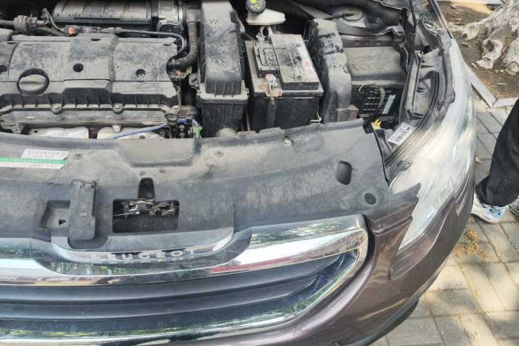 Used Peugeot 2008 2015 1.6L Automatic Playcool Edition Engine Bay Left
