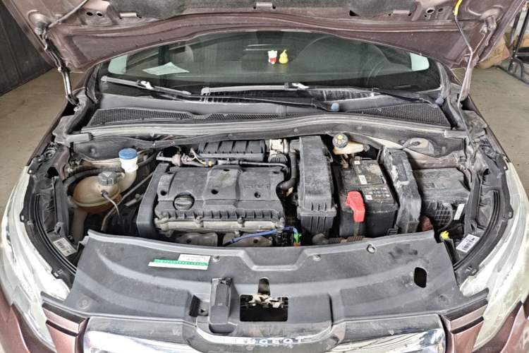 Used Peugeot 2008 2015 1.6L Automatic Playcool Edition Engine Bay