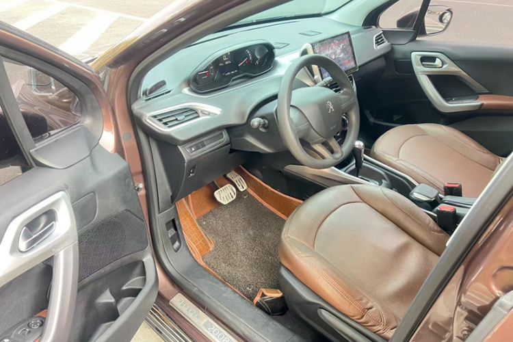 Used Peugeot 2008 2015 1.6L Automatic Playcool Edition Interior 1