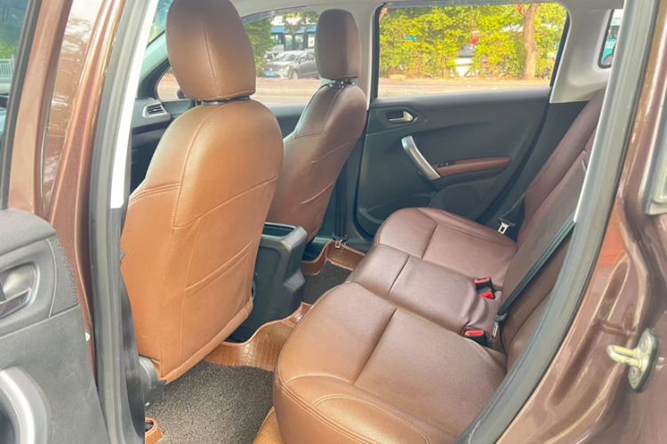 Used Peugeot 2008 2015 1.6L Automatic Playcool Edition Interior 2