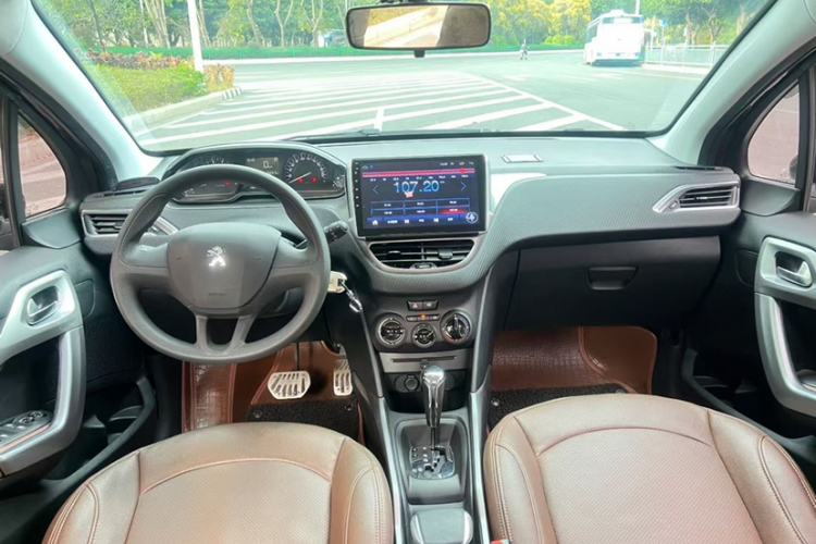 Used Peugeot 2008 2015 1.6L Automatic Playcool Edition Interior 3