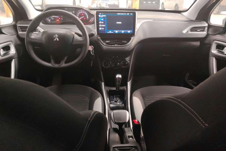 Used Peugeot 2008 2015 1.6L Automatic Playcool Edition Interior 3