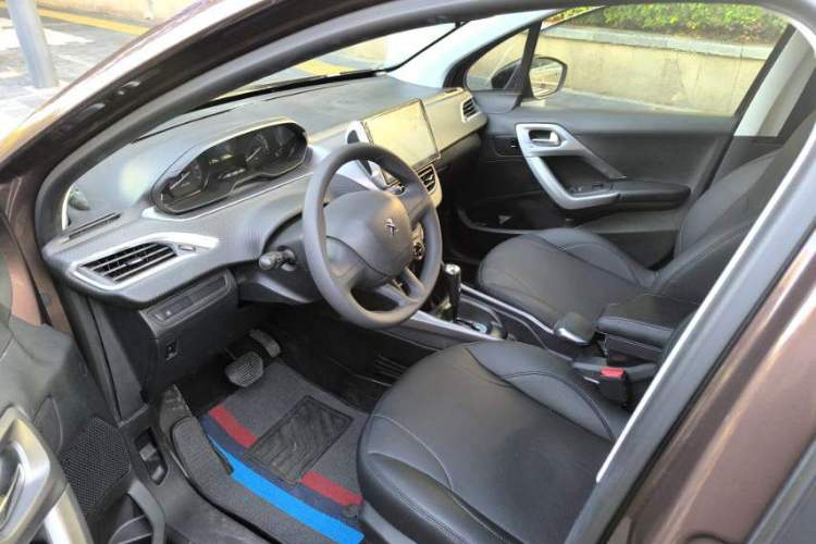 Used Peugeot 2008 2015 1.6L Automatic Playcool Edition Interior 3