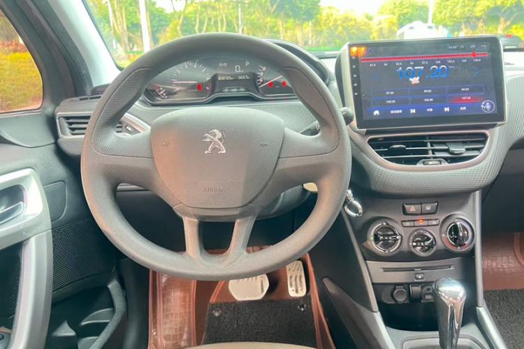 Used Peugeot 2008 2015 1.6L Automatic Playcool Edition Interior 4