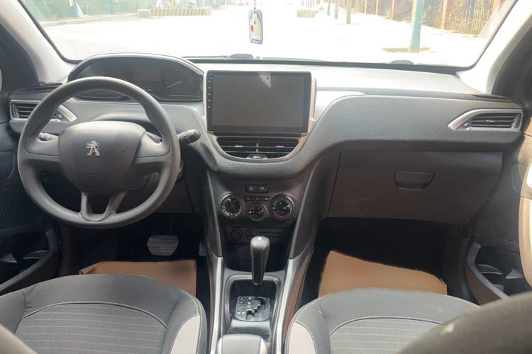 Used Peugeot 2008 2015 1.6L Automatic Playcool Edition Interior 4