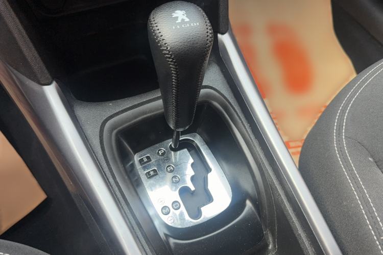 Used Peugeot 2008 2015 1.6L Automatic Playcool Edition Interior 7