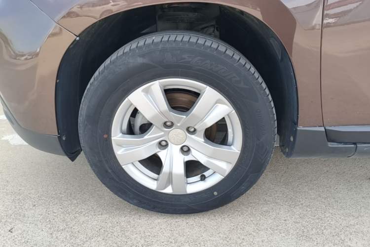 Used Peugeot 2008 2015 1.6L Automatic Playcool Edition Left Front Wheel Hub