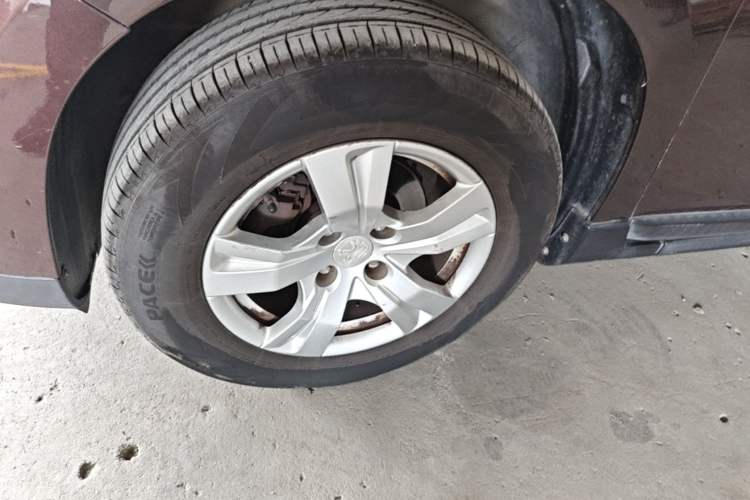 Used Peugeot 2008 2015 1.6L Automatic Playcool Edition Left Front Wheel Hub