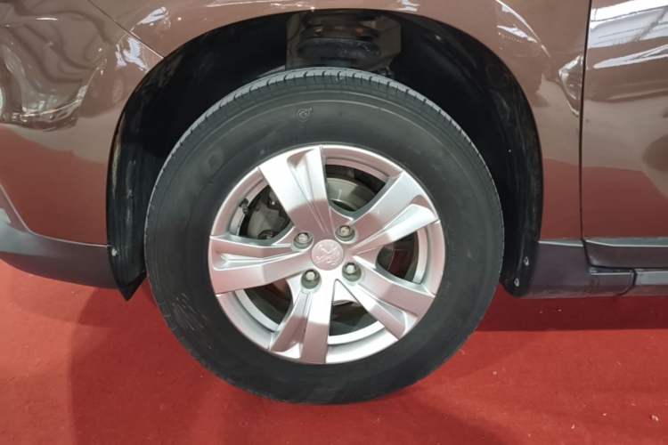 Used Peugeot 2008 2015 1.6L Automatic Playcool Edition Left Front Wheel Hub
