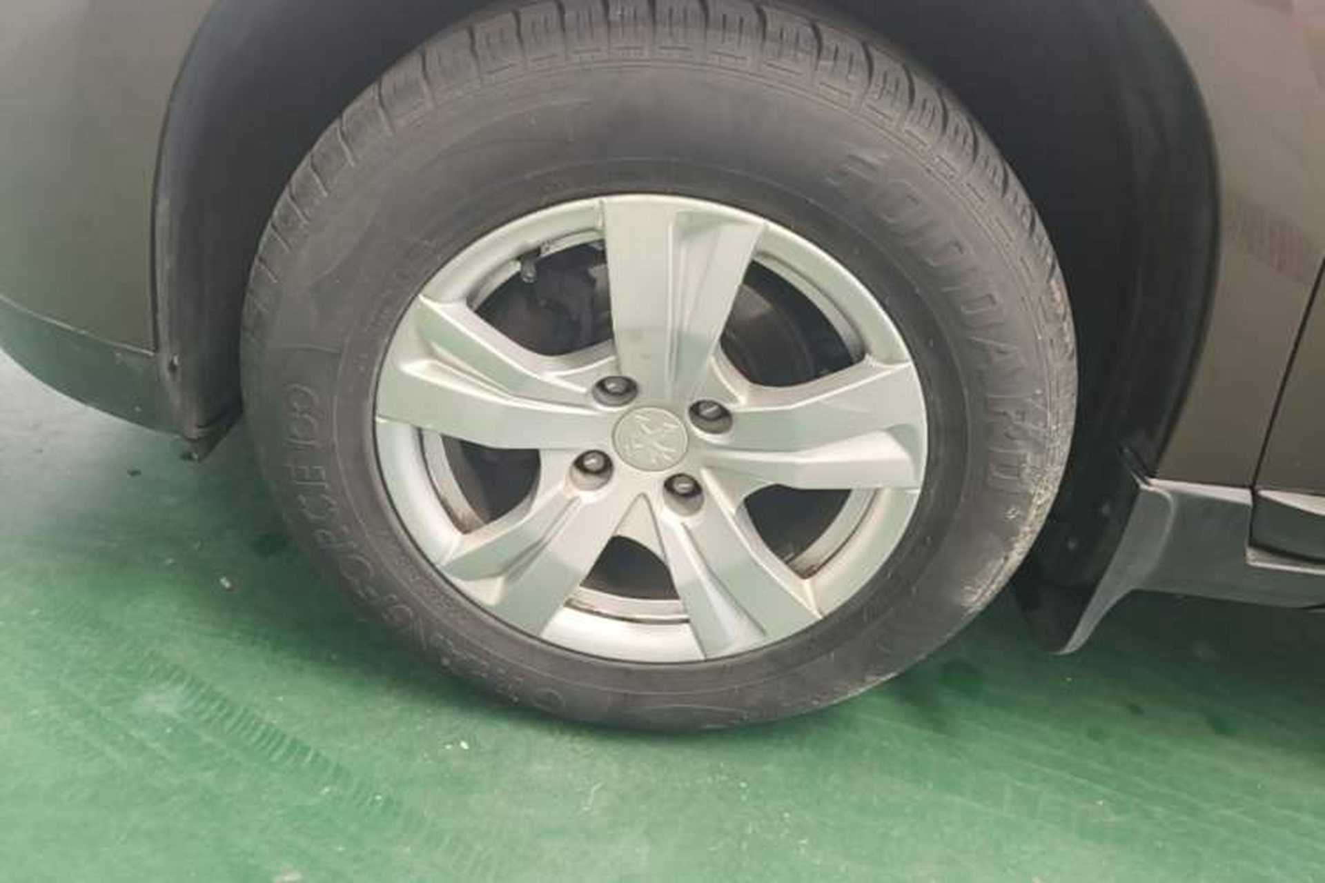 Used Peugeot 2008 2015 1.6L Automatic Playcool Edition Left Front Wheel Hub