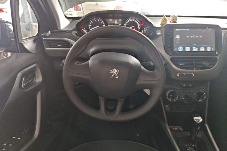 Used Peugeot 2008 2015 1.6L Automatic Playcool Edition Steering Wheel