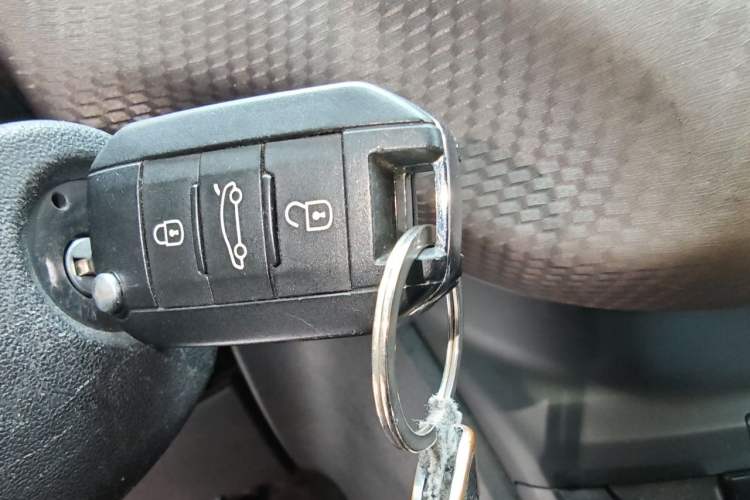 Used Peugeot 2008 2015 1.6L Automatic Playcool Edition Vehicle Key
