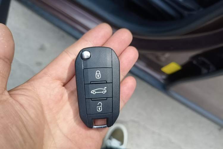 Used Peugeot 2008 2015 1.6L Automatic Playcool Edition Vehicle Key