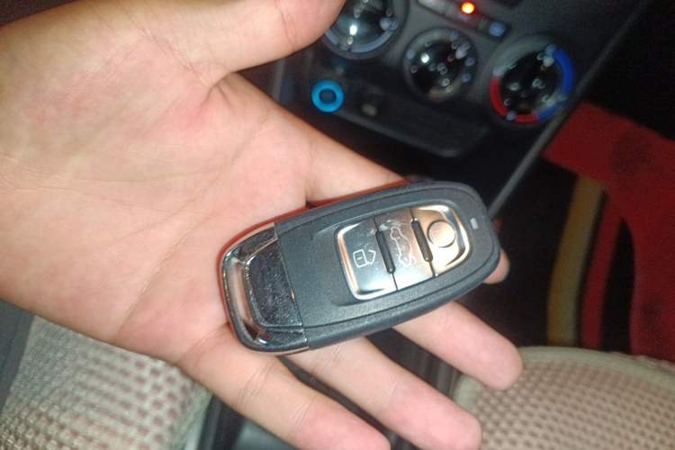Used Peugeot 2008 2015 1.6L Automatic Playcool Edition Vehicle Key