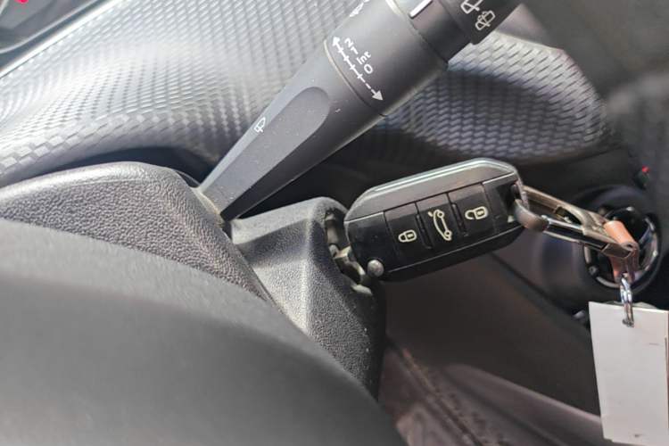 Used Peugeot 2008 2015 1.6L Automatic Playcool Edition Vehicle Key