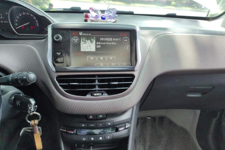 Used Peugeot 2008 2015 1.6THP Automatic Fashion Edition Audio And AC Panel