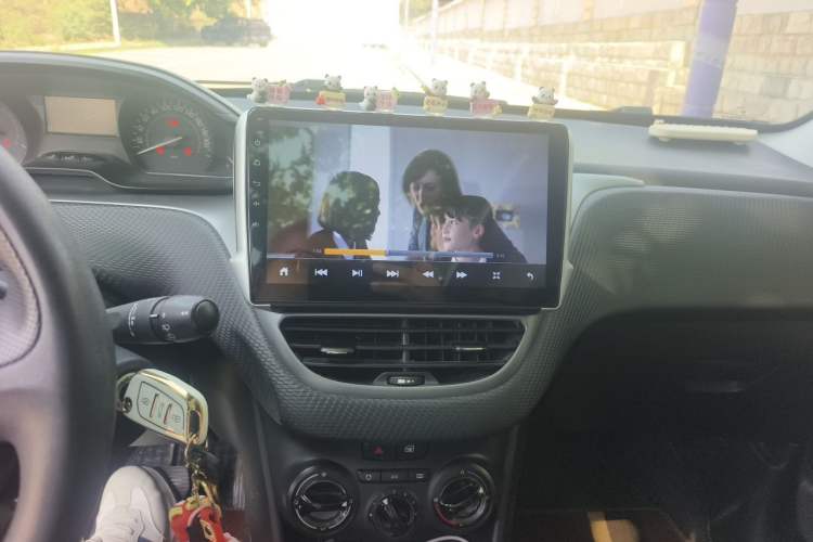Used Peugeot 2008 2015 1.6L Automatic Playcool Edition Audio And AC Panel
