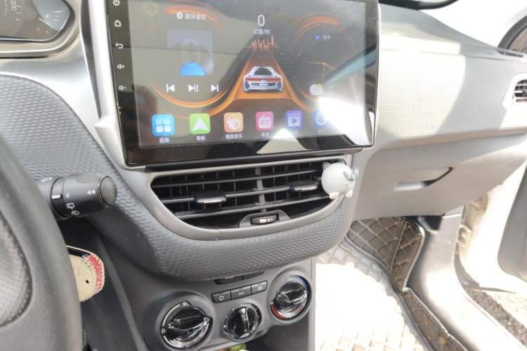 Used Peugeot 2008 2015 1.6L Automatic Playcool Edition Audio And AC Panel