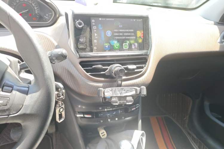 Used Peugeot 2008 2015 1.6THP Automatic Fashion Edition Audio And AC Panel