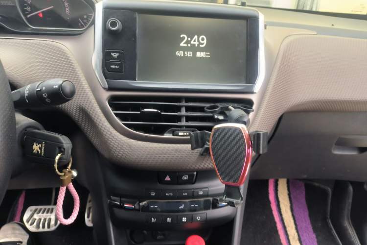 Used Peugeot 2008 2015 1.6THP Roland Garros Edition Audio And AC Panel