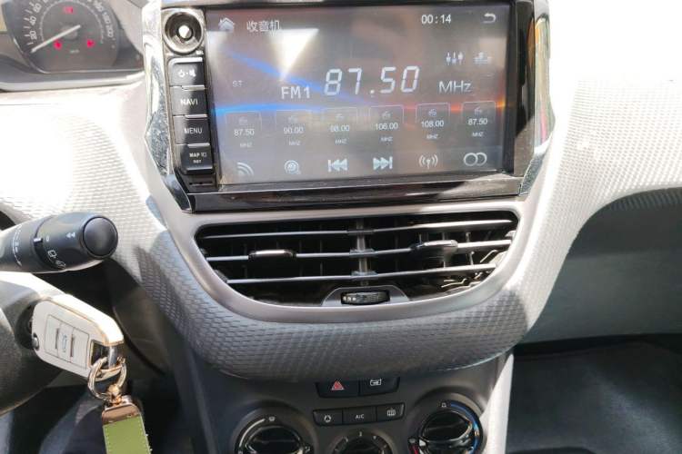 Used Peugeot 2008 2015 1.6L Automatic Playcool Edition Audio And AC Panel