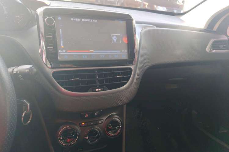 Used Peugeot 2008 2015 1.6L Automatic Playcool Edition Audio And AC Panel