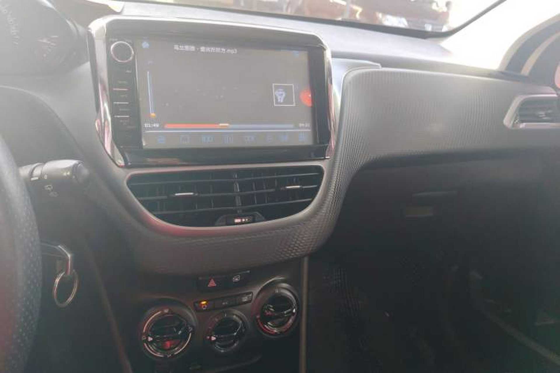 Used Peugeot 2008 2015 1.6L Automatic Playcool Edition Audio And AC Panel