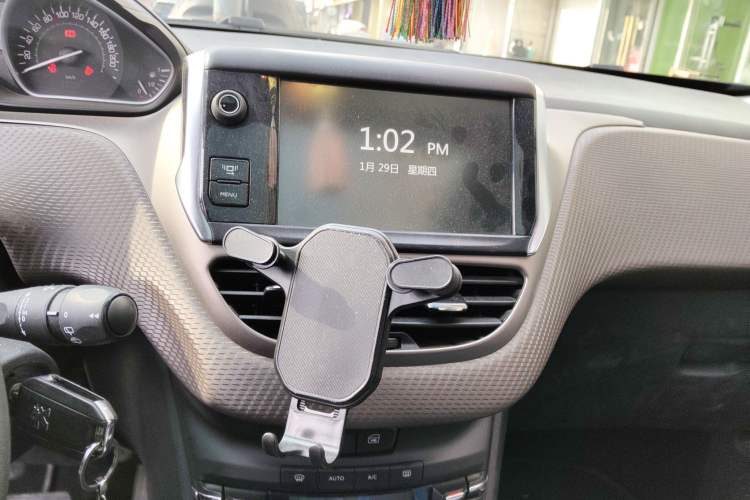 Used Peugeot 2008 2015 1.6THP Automatic Fashion Edition Audio And AC Panel