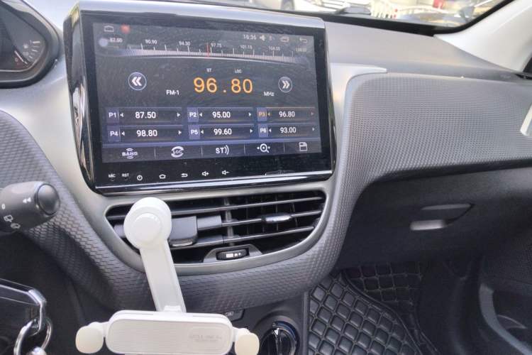 Used Peugeot 2008 2015 Playful Edition 1.6L Automatic Jade Model Audio And AC Panel