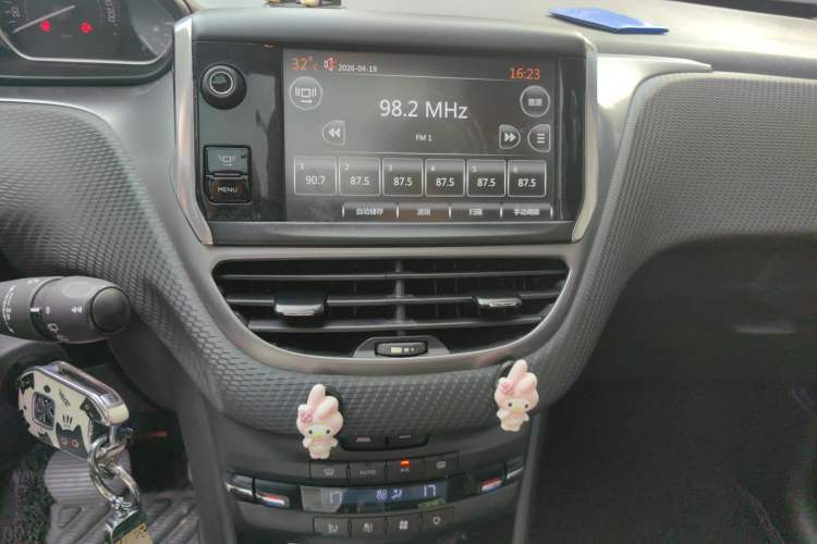 Used Peugeot 2008 2015 1.6THP Automatic Fashion Edition Audio And AC Panel