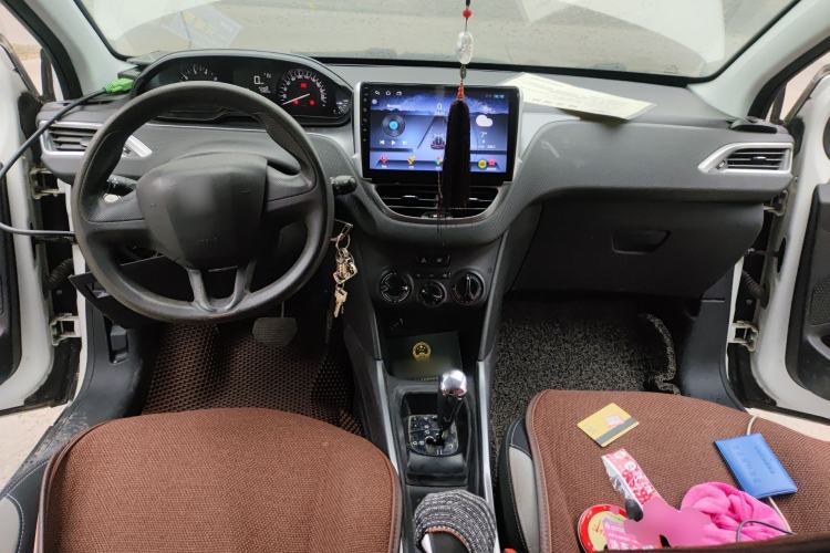 Used Peugeot 2008 2015 1.6L Automatic Playcool Edition Center Console