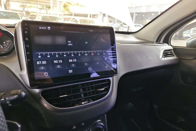 Used Peugeot 2008 2015 1.6L Automatic Playcool Edition Center Console