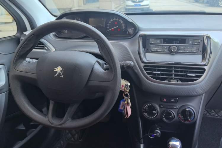 Used Peugeot 2008 2015 1.6L Automatic Playcool Edition Center Console