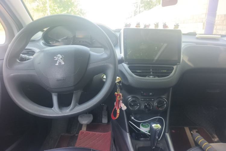 Used Peugeot 2008 2015 1.6L Automatic Playcool Edition Center Console