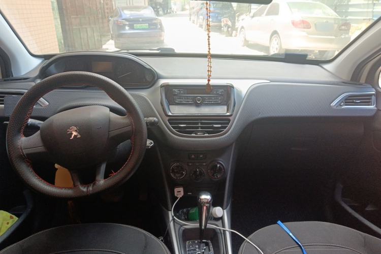 Used Peugeot 2008 2015 1.6L Automatic Playcool Edition Center Console
