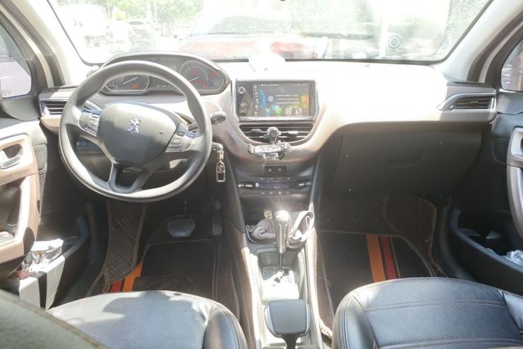 Used Peugeot 2008 2015 1.6THP Automatic Fashion Edition Center Console