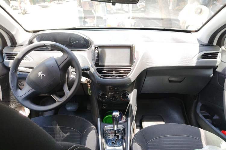 Used Peugeot 2008 2015 1.6L Automatic Playcool Edition Center Console